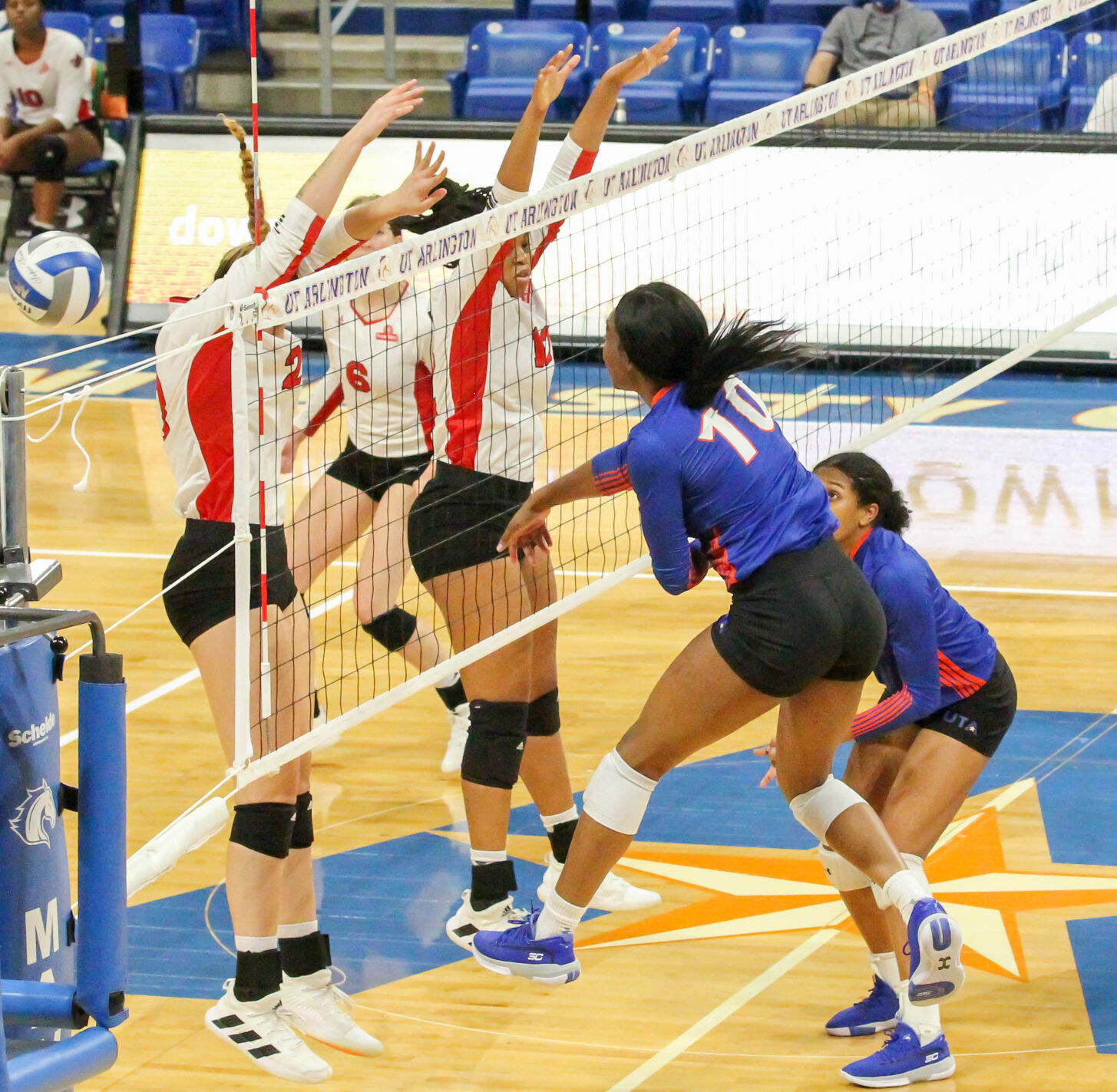 Photos: UTA volleyball drops two out of three matches in weekend series to Louisiana-Lafayette